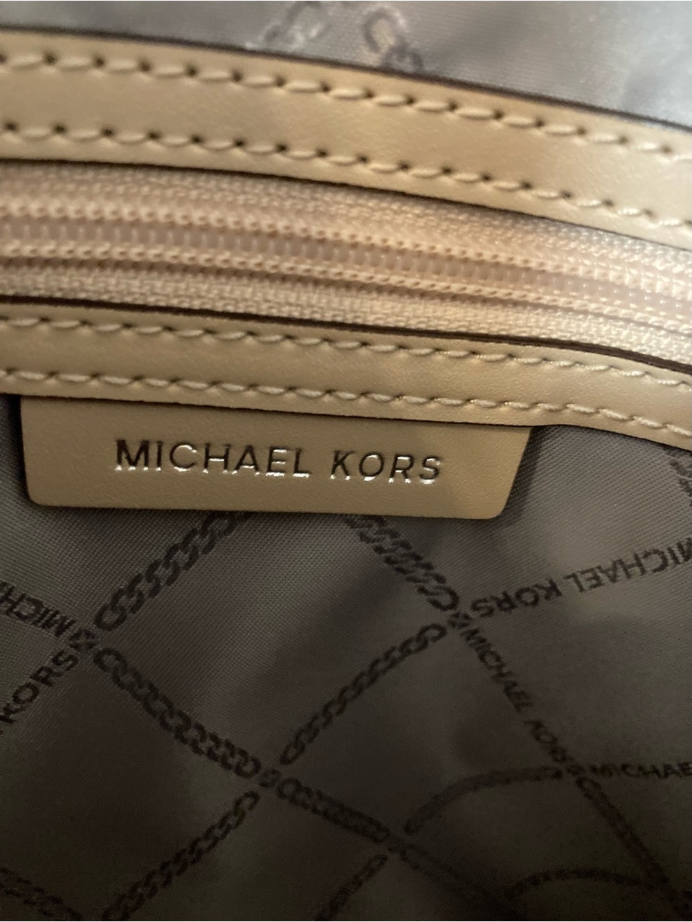 Michael Kors Voyager Large Silver Patent Logo Debossed East - West Tote Bag NWOT - Picture 16 of 16